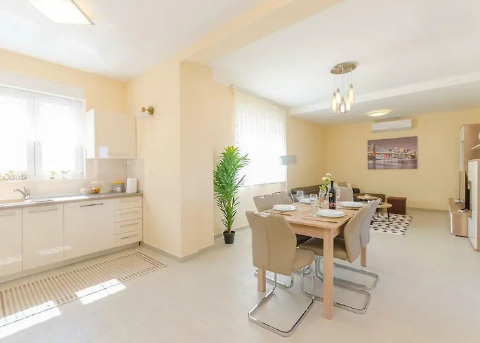 דירה Luxury And Sea View ברודאריצה