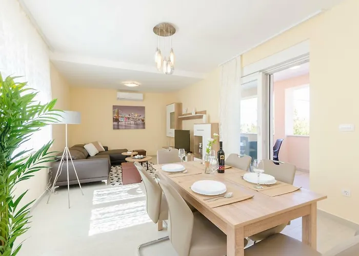 Luxury And Sea View ברודאריצה